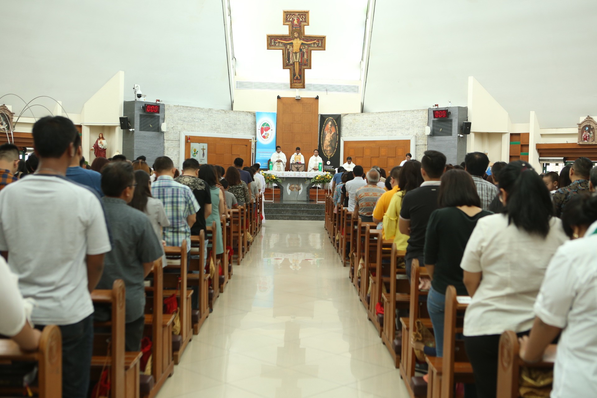 Misa Perdana Pastor Yostan